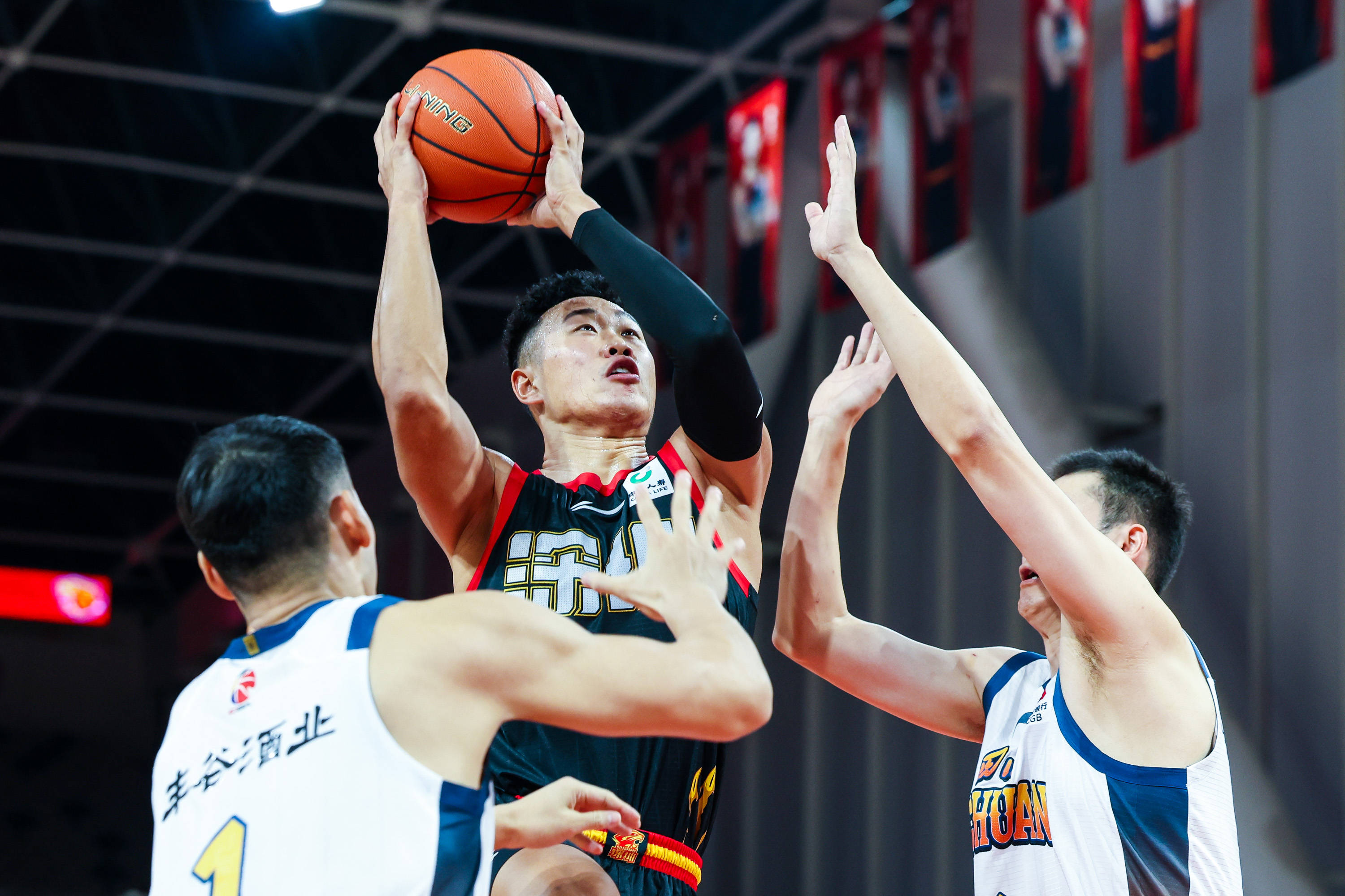 关于这也行?深圳男篮回应争议备战亚冠明尼苏达森林狼围绕欧篮联外线爆发,里程碑夜广东宏远止住颓势的信息 关于这也行?深圳男篮回应争议备战亚冠明尼苏达森林狼围绕欧篮联外线爆发,里程碑夜广东宏远止住颓势的信息