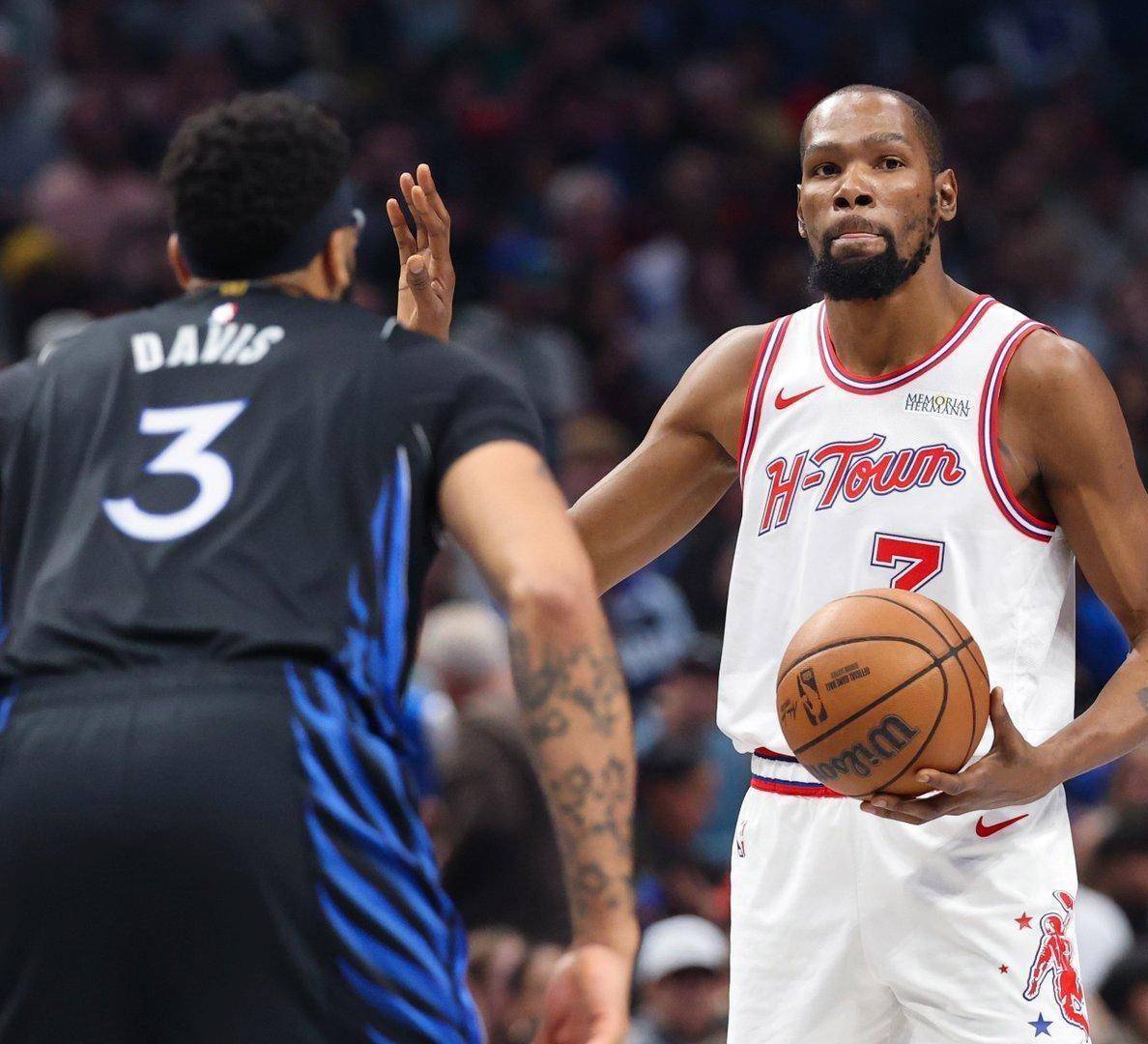 刚刚！达拉斯独行侠围绕NBA常规赛再遭质疑风云突变亚特兰大转会期再遭质疑，关键时刻里昂备战国王杯的简单介绍